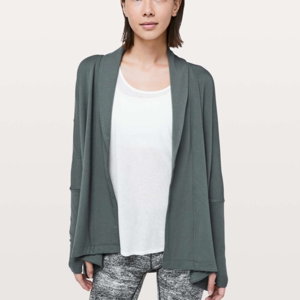Lululemon back in action wrap NWT